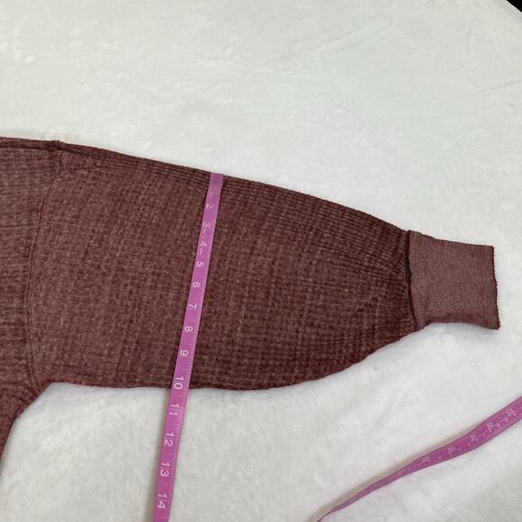 We The Free Shirt Sz Medium Oversized Waffle Knit Maroon V-Neck Long Sleeve FS - Picture 8 of 8